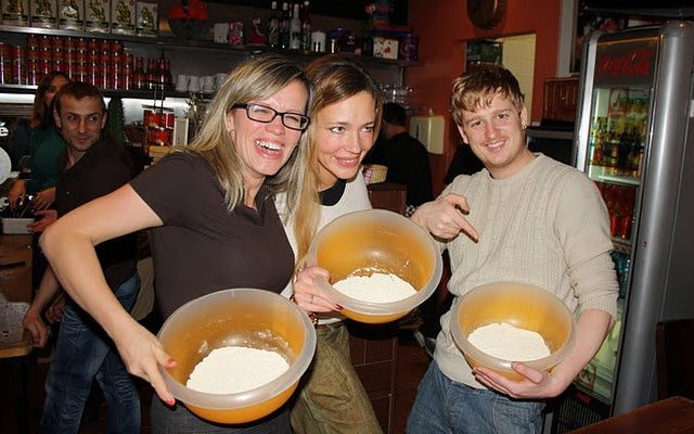 Un cours de cuisine - dans le cadre du programme social et culturel de notre école d'anglais à Dublin